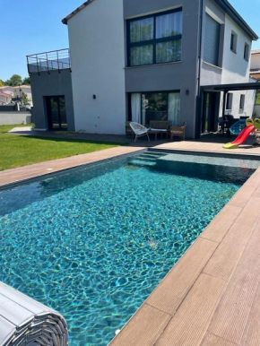 Villa spacieuse avec piscine à Deyme - 150 m²